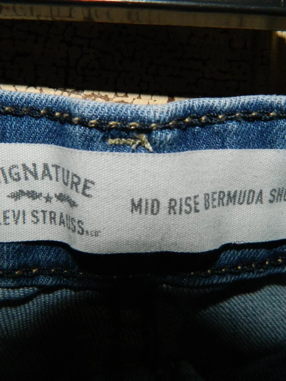 Signature Levi Strauss Mid Rise Bermuda Denim Shorts Sz 8 (Y-24)